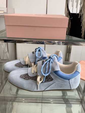Miu Miu 25ss新款早春休闲鞋 这款系列超喜欢了 上脚舒适轻便 时尚少女设计随便搭配 进口鹿皮马毛鞋面 原版透气布内里 原版耐磨橡胶大底 码数：35-4 - 点击图像关闭