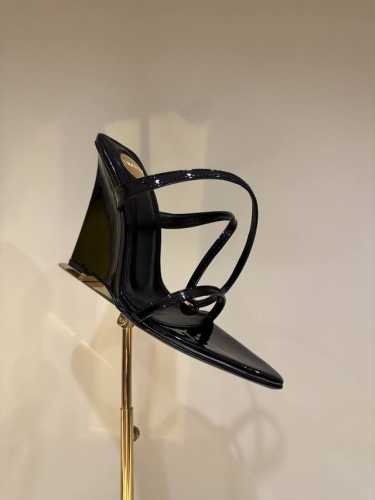 saint Lauren*Ysl圣罗兰 25Ss新品高跟拖鞋 鞋面采用进口小牛漆皮 内里踮脚混种羊皮 意大利进口真皮大底 Size：35-39 40定制