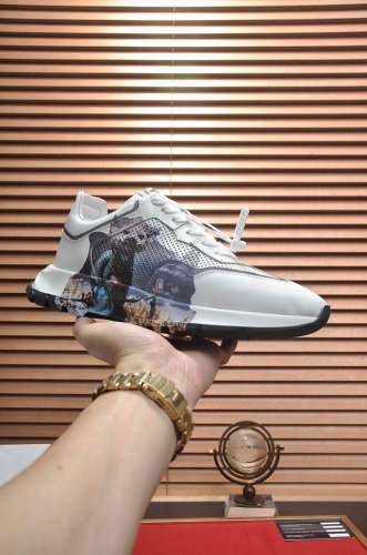 GIVENCHY.纪梵希 专柜同步发售鞋面：意大利进口品牌logo印花布匹 尽显奢华，透气猪皮内里加上双层组合，脚感舒适，鞋底：原厂特供气垫大底，轻便，舒适，随