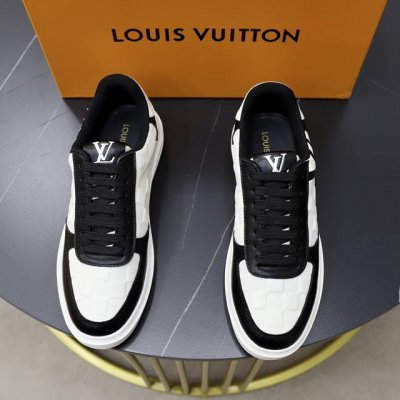 品牌 Lv路易威登 标准码 38 44 45定制 等级 官网同款 材料 原版牛皮面 舒适内里 轻便耐磨大底 款式类别 男士时尚休闲鞋 跑步 运动鞋 尊贵奢侈品大