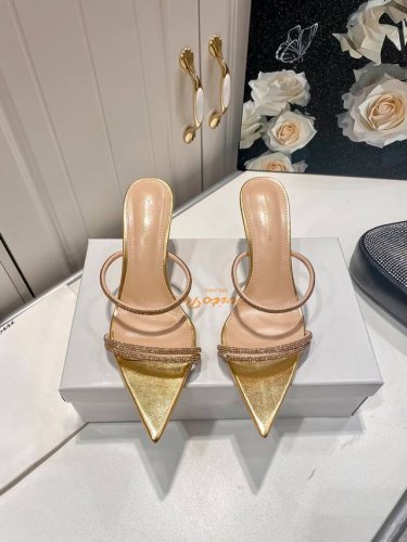 出厂 gianvito Rossi 水钻一字带尖头高跟凉鞋 高跟鞋 设计超酷 经典百搭 上脚舒适 随意搭配皆可完美呈现 优雅风格 创造不一样的感觉 跟高 7.5