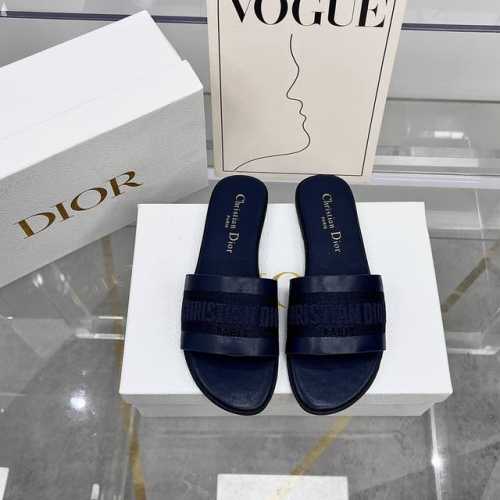 橙子出厂价 Dior 迪奥春夏新款 刺绣字母平底拖鞋 一字带拖鞋 沙滩凉拖 码数：35-42
