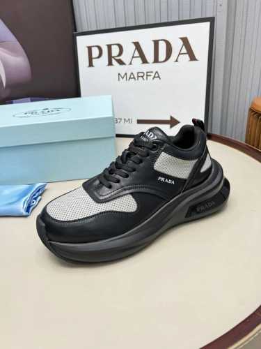 2024普拉达PRADA 情侣款爆炸款出货了 原版1比1开模 面料: 原版定制头层牛皮 大底: TPU原版大底 码数 女35-46码 出厂