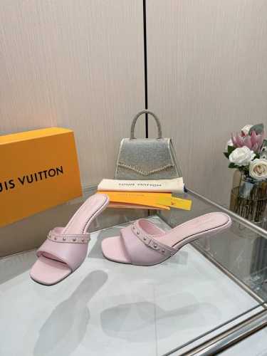 工厂P批P：380、 代购级 、Louis Vuitton 2025官网早春系列！完美楦型、 尖头新品中跟拖鞋、官网同步更新 Lv五金 “Logo”饰以点缀，细