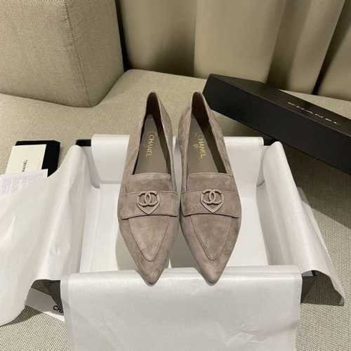 工厂直销 A年度最爱一双增高厚底绝美爆款拖鞋 专柜 正品级 版本！！ 这一季小香新款真的太好看了， 真的一眼爱了 经典的搭配，真的超级有个性！ 复古又时髦，无论