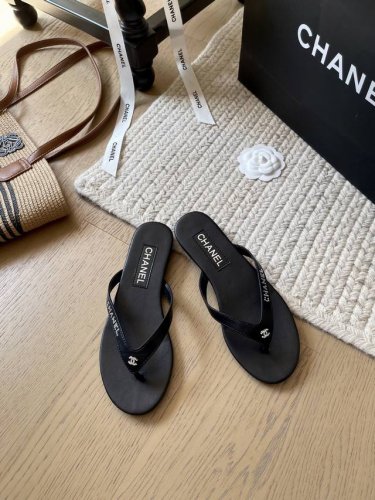 Chanel 25p夏季人字拖鞋系列 顶级版本 抢先发售 鞋面绒面 内里小羊皮 真皮大底 码数 35-41定制不退不换