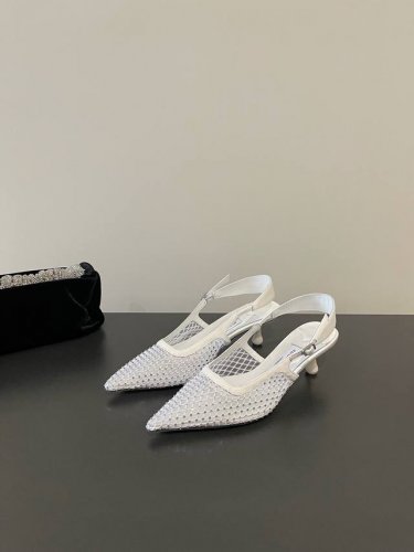 jimmy Choo 最高品质 最新真丝烫钻 网面 单鞋 同步专柜 主打精致 舒适度休闲 甜美 无解风都轻松满足 Blingbling 迎面扑来高贵典雅的气息