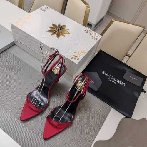 SAINT LAURENT ” SYL圣罗兰 顶级版本25SS众明星网红追捧的坡跟斜高跟，一字带尖头凉鞋。SYL 2025官方VIP 贵宾版金花磁铁盒 认清包装