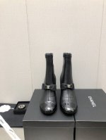 ss爆款蝴蝶结白雪公主短靴 专柜 正品级 版本！！ 白色弹力小羊皮拼接黑色小牛漆皮 瘦腿神器，上脚很是惊艳的！众多明星、超模、海外ins博主都有上脚.... 码