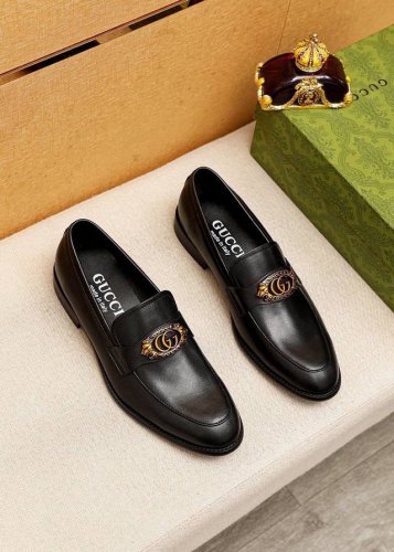 商品商标：Gucci 古驰 休闲皮鞋 正码码数: 39-45 38.45.46订制 商品材料：精选 进口头层小牛皮鞋面+奢华五金扣，进口羊皮内里。强烈立体视觉效