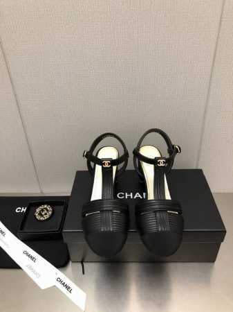 Cha*E1 新款C扣水钻高跟鞋！ 小后跟高3Cm，上脚立马大长腿！ 鞋面羊皮，内里羊皮，真皮大底！ Size:35-39 其他码数定 - 点击图像关闭
