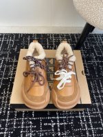 代购级 UGG.皮毛一体雪休闲鞋 看多了经典款 需要一些点缀 今年特别爱毛线编织 成为寒冬流行穿搭的主流趋势 漫长的冬日还有什么比舒适度保暖更渴求呢 Size：