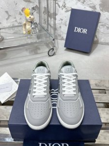 Dior迪奥B27系列 情侣款 老花 石头纹 休闲 运动鞋 板鞋原版购入开发 做货 这款 B27 低帮运动鞋是该系列新品，延续 Dior 的经典款式。采用白色和