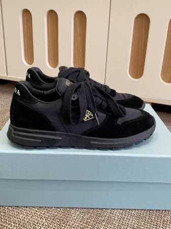 prada 普拉达 2025Ss新款 三角标德训鞋滑板鞋休闲运动鞋 顶级版本原版购入开发做货 这款普拉达运动鞋时尚简洁 展现出极简风格和运动个性的充分融合 搭配 - 点击图像关闭