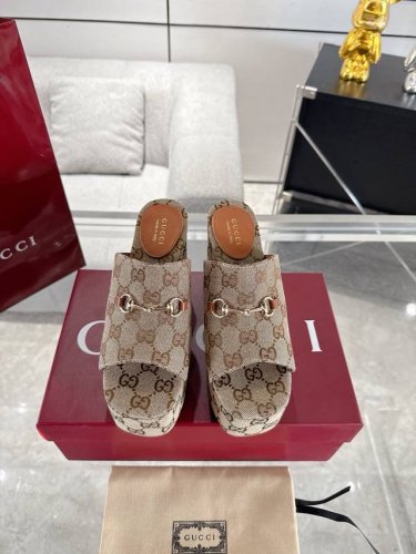 Gucci 厚底经典Gg帆布厚底拖鞋 拉腿增高神器 Yp一比一还原 所有细节 材质 舒适度 全部跟原版一样了 复刻度98% 底厚10Cm 前5.5Cm 码数 3