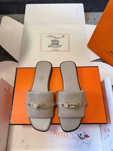 代购级 配飞机盒， Hermes 25Ss爱马仕新配色 Kelly扣平底拖鞋 好穿百搭，夏日必备高端工具鞋 鞋面小牛皮&定制牛仔布面，内里垫脚小牛皮， 意大利进