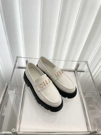 小香2024秋季新品 ～～～独家推荐，市场最高版～～～原版面料、原版1：1定制，非市场普通版本。 面料：牛油皮 大底：橡胶发泡底 码数：35-39 - 点击图像关闭