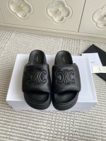 顶级品质Celin* 春夏新款凯旋门厚底面包凉拖鞋 是继去年织带凉鞋鞋之后的又一款爆款杰作 矮个子的福音 穿上秒增高6Cm 时尚百搭款 轻松搭配 爱了爱了 鞋面