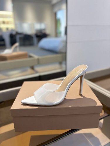 价格P： {半拖} 吉安维托 罗西 Gianvito Rossi Eiko Stiletto，轻松移动。这款 Gianvito Rossi 拖鞋采用配有精致的胶