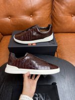 商品商标：杰尼* 杰尼亚* 低帮休闲鞋 正码码数: 38-44 可订做45 商品材料：鞋面进口石头纹牛皮，牛皮内里，牛皮垫脚，原版大底。
