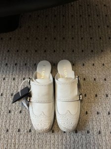 Prad* 25ss 普拉达走秀款复古2扣半拖爆款！走秀款 复古感时髦满满 随意百搭 时尚休闲 独到味道，人人都爱也轻松驾驭 每年都会爆.足以征服你，穿上它，休