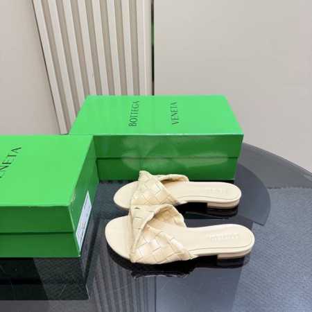 Bottega Venet* 编织： 最新最经典编织高跟凉鞋！ins&小红书巨多网红明星上身！上脚超性感！真的太美了！这款哑光的鞋面超有高级感！高级穿着又仙女简 - 点击图像关闭
