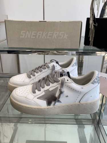 GGDB SNERKERS经典小脏鞋休闲小白鞋涂鸦系列 火红程度上怼小白鞋，下踩各类小脏鞋！明星私服上脚示范 ×就是这么百搭 ！上脚炒鸡舒服 鞋面：原版定制头层
