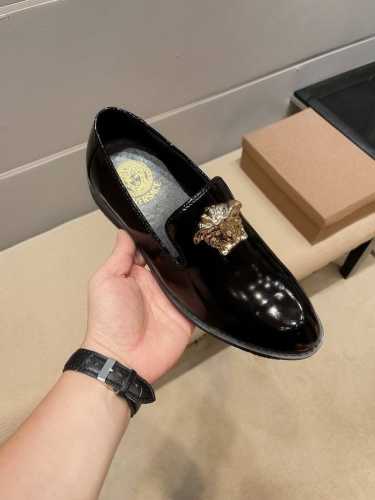 VERACE，官方新款，鞋面头层意大利原版牛皮+性感美杜莎头像，头层内里吸汗头层猪皮里，原版进口耐磨橡胶底，精致心备佳品，采用精湛工艺。穿着舒适。精致大方，优雅