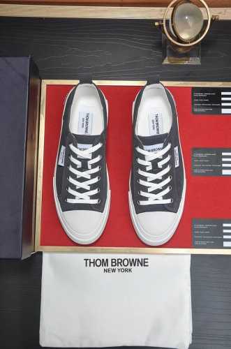 THOM BROWNE 汤姆.布朗 TB官网同款原单爆款运动鞋 头层牛皮加透气布料1：1原板 羊皮内里鞋身配件一比一开模 专柜品质 亲们你还为穿着搭配鞋发愁那这
