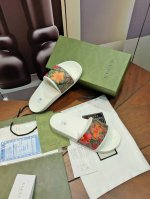G 家高端男士夏季拖鞋，鞋面材质头层牛皮压印品牌logo，私模大底，细节完美，尽显大牌风范，休闲宽松舒适型，高品质精品，夏季必入哦！ Size：男38-46 女