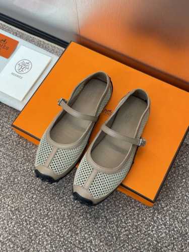 工厂价 爱马仕 Hermes 2025春夏新款 Kichu 皮带扣 拼色平底芭蕾舞女单鞋 H家方头时尚果冻色百搭豆豆鞋材质：进口小牛皮拼接环保透气网面+水染羊皮