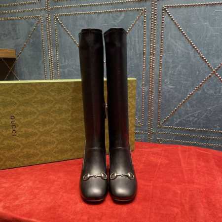 Gucci 冬季新款 古驰以双G扣为潮流的领先者，顶级高端品质 作为风格鲜明的品牌标志性象征，标识元素不断透过新颖别致的手法为单品带来更多新意。每一个标识都蕴含 - 点击图像关闭