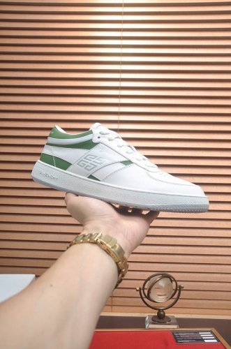 出厂价P Givenchy.纪梵希 专柜同步发售鞋面：意大利进口品牌印花布匹 尽显奢华，透气网布内里加上双层组合，脚感舒适，鞋底：原厂特供橡胶发泡大底，轻便，舒