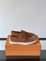 tod's 托德斯男士乐福鞋本款乐福鞋以雅致的进口头层牛皮革制成， 配以品牌Logo横条装饰，外露手工缝线设计。真皮嵌边，耐磨橡胶大底，内里本染小牛皮，牛皮鞋垫