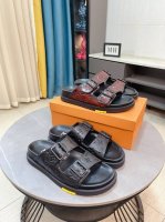 出厂价p Louls Vultton 路易威登 独特现代风凉鞋 Lv专柜代购男士休闲拖鞋 专柜同步发售 原单擦色牛皮鞋面柔软舒适 拒绝脱色磨脚 鞋底 原厂特供组