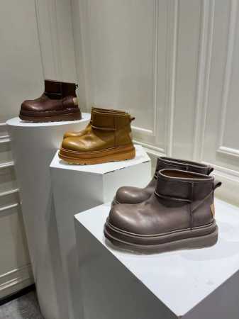独家顶级版本 UGG~24vs秋冬爆款松糕厚底休闲毛鞋系列 厚底轮胎休闲毛鞋 一款不会撞衫的鞋子、简约的隔板设计上斑点的大底、鞋面真丝卷毛、秋冬季必备款 - 点击图像关闭