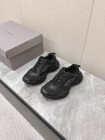 冲量价: Balenciaga 巴黎世家最新爆款 Sneaker系列情侣款老爹鞋运动鞋 整体鞋型汲取了Balenciaga Track和Balenciaga R