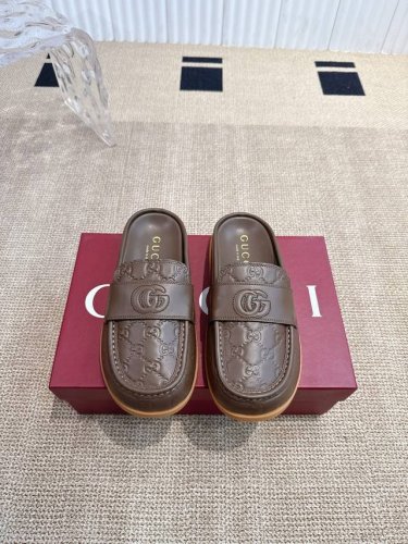 工厂P价 女装女鞋 运动原单 Gucci 25Ss 春夏新款 复古大头包头拖 勃肯拖第一眼看到这个鞋子感觉不起眼，没有过多的装饰很简单 但带有点复古味呆萌可爱随