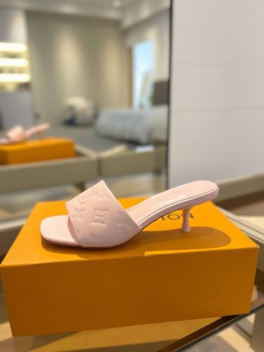 价格 代购级 、Louis Vuitton 款官网系列！完美楦型、Lv最新压花电绣纹工艺、更显优雅气质、上脚舒适好看、女人味十足、时尚百搭、新原版倒模楦型，极致