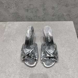 bottega Venet* 最新最经典猫跟凉鞋！扭结编织饰带 Ins&小红书巨多网红明星上身！上脚超性感！真的太美了！这款编织的鞋面超有高级感！高级穿着又仙女