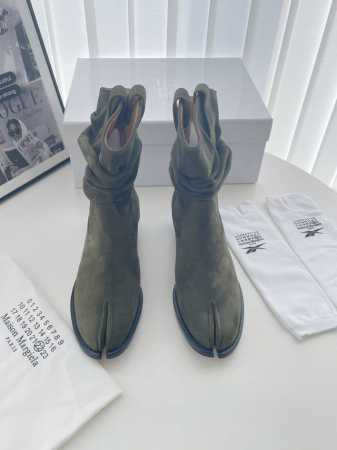 MaisonMargiela｜MM6 马吉拉复古分趾靴褶皱西部牛仔靴 刻着“时髦”两字的猪蹄分趾鞋 分趾开衩位置真的是考究工艺的细节点 花费了超多时间去保证鞋子 - 点击图像关闭