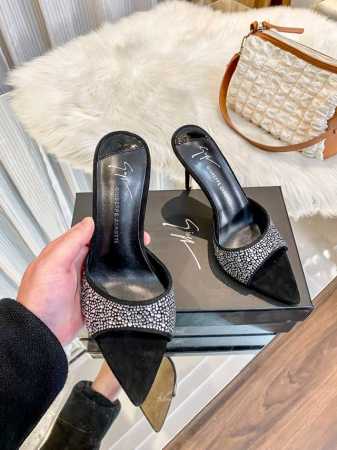 出厂 Gz新款高跟拖鞋非常好看的一款单品、新增加多个版面选择、爱不释手日常休闲必备的一款、原版一比一制造历经三个多月打磨、强烈推荐给大家、不舒服你找我 标准码数 - 点击图像关闭
