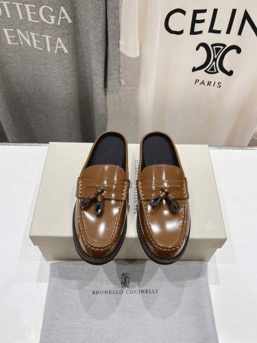 高版本出厂 380 Brunello Cucinelli 新款Bc经典休闲鞋一脚蹬乐福鞋系列半托单鞋 Bc是意大利知名品牌，极简主义风格，复古又高级！简约又大气