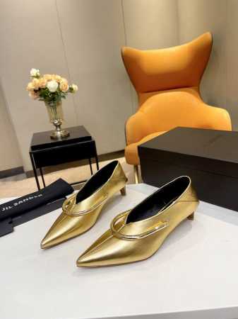 品 牌：Jil sander JIL Sander曾说过：“拿走的东西越多，留下的就越纯粹。”极简风是一种返璞归真，代表着简单与克制，而作为极简风的鼻祖，极简 - 点击图像关闭
