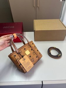 经典 Mcm 菜篮子 原单！原单！ 俏皮很百搭 D-29尺寸16×14飞机盒