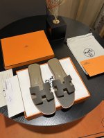 Hermes爱马仕，手掌纹系列h拖，上脚颜值超高！原版鞋1:1制作，顶级版本，上脚非常舒服大方，大牌名明最爱的奢侈品高档华丽的完美结合一体,为你展现出高贵不凡的