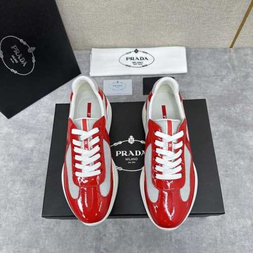 家新品 Prad* 红标系列运动鞋 官方售价Rmb,300 采用清新糖果色开边珠及Bike织物打造 极具Prad* 风格的America’S Cup运动鞋经过重