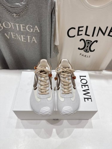 高版本出厂 Loewe罗意威二代Ballet Runner升级2.0给足界一些震撼，2025早春Ballet Runner 2.0芭蕾运动鞋阿甘鞋德训鞋 不对称