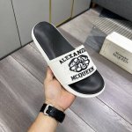 出厂价 品牌：麦昆 码数：35–44 45定制 等级：专柜 原单tpu大底 材料：原版鞋面 耐磨轻便舒适大底 款式类别：夏季款拖鞋 年轻时尚 脚感舒适 颜色：多