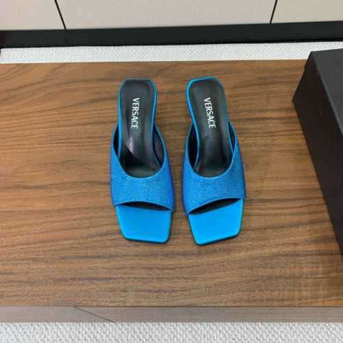 versace 金属跟拖鞋。很浓郁的意式风格。鞋面真丝烫钻，羊皮内里及垫脚。真皮大底。码数：35-41 40、41定制不退换 批：